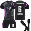 Miniatyrbilde 1 av 2: 23/24 sesong Bayern bortedraktsett med sokker No.6 KIMMICH Barnstorlek28