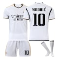 Miniatyrbilde 1 av 2: 23/24 Real Madrid Hjemmefotballdraktsett med sokker 10 MODRIC Barnstorlek20