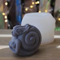 Miniatyrbillede 1 af 2: Conch Harpiksform Conch Lysform Dyr Harpiksform Smykke Harpiksstøbeforme Håndlavet Silikonform til Harpikslysfremstilling Mol conch