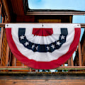 Miniatyrbillede 1 af 5: SAYTAY Amerikansk flag banner, USA patriotisk plisseret fan flag, USA banner indendørs udendørs dekoration til 4. juli, mindedag og veteraner