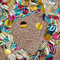 Pikkukuva 2 / 5: 5000 kpl Monivärinen Glitter Konfetti Paljetit Häihin Syntymäpäiväjuhliin Joulupöydän Koristeluun DIY Askarteluun, 1,5 cm, Pyöreä