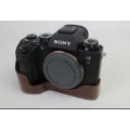 Miniatyrbillede 3 af 5: Halvt Kamera PU Læder Beskyttelsesetui Taske til Sony ILCE-9/A9/A7RM3 A7RIII Coffee