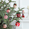 Miniatyrbilde 4 av 5: 9 Stykker Julekuler Julekuler Skumpynt Juletrekuler Hengende Kuler Med Kongler Og Bær For Juletre Gran D