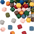 Miniatyrbillede 1 af 5: Malede Naturlige Træperler Facetteret Polygon Blandet Farve 15.5~16x14.5~15.5x15.5~16.5mm Hul: 3mm 10 farver 8 stk/farve 80 stk/sæt