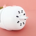 Miniatyrbillede 2 af 4: Sød Bærbar Mini Støvsuger til Skrivebord, Fnugfjerner, Krummesuger til Kontor, Bil, Hjem, Computer og Køkken (hvid)