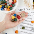 Miniatyrbillede 3 af 5: Malede Naturlige Træperler Facetteret Polygon Blandet Farve 15.5~16x14.5~15.5x15.5~16.5mm Hul: 3mm 10 farver 8 stk/farve 80 stk/sæt