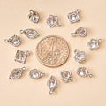 Miniatyrbild 3 av 5: 1 Ask 60 st Cubic Zirconia Legering Charm Set i 6 Stilar för Smyckestillverkning Storlek 10-15mm Längd i Platina