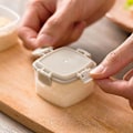 Pikkukuva 4 / 5: 12 Mini Muovista Kastikepulloa Maustelaatikko Salaattiastiat Ulkogrilli Keittiötarvikkeet (läpinäkyvä väri)