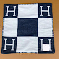 Pikkukuva 2 / 3: 45x45cm H-muotoinen villa-kashmir tyynynpäällinen parivuoteelle, sohvalle, lentokoneelle Navy Blue