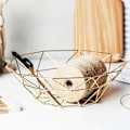 Miniatyrbillede 3 af 7: Stilfuld frugtkurv, moderne gylden finish trådfrugtskål for jævn modning, åndbart design til friske produkter