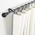 Miniatyrbild 8 av 8: AmazonBasics Justerbara Gardinstång Väggfäste Krokar, Set med 2