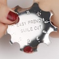 Miniatyrbild 5 av 5: 3 st Manikyrkanttrimmer Nagelkonst Kanttrimmer Fransk Smile Line Verktyg Metall Stencil Cutter för Akryl Franska Naglar