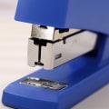 Miniatyrbild 4 av 5: Klassisk skrivbordsstapler för tung användning, kapacitet 20 ark, bärbar