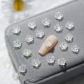 Miniatyrbild 3 av 5: Nail Art 3D Resin Vit Ros Blomdesign Aurora Kronblad Nagel