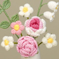 Miniatyrbild 3 av 5: Rosa Simulerad Ullblomma Handgjord Stickning Konstgjord Blomma Virkad Stickad Blomma med Keramisk Vas Bordblomma Present