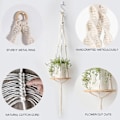 Miniatyrbild 3 av 4: Macrame växt hängare - Inomhus hängande planter hylla - Dekorativ blomkruka hållare - Heminredning för suckulenter, kaktusar