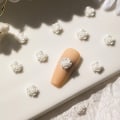 Miniatyrbilde 3 av 5: Neglekunst 3D Harpiks Hvit Rose Blomsterdesign Aurora Petal Negle
