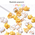 Miniatyrbild 3 av 5: Simulerade popcorn-berlocker i harts, popcorn-dekorationer i harts för smycken
