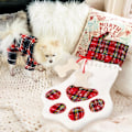 Miniatyrbillede 5 af 8: Julestrømpe til kæledyr, rummeligt design til opbevaring af kæledyrslegetøj, godbidder og gaver, charmerende æstetik med pompon-snefnug og knoglemærke til jul