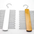 Miniatyrbilde 8 av 8: Tre Hengesystem for Slips og Belter, Roterende Slipsstativ i Tre