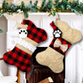 Miniatyrbillede 1 af 7: Julestrømper til kæledyr, sækkelærred stort knogleformet juletræspynt, 2 stk. rød sort plaid pejs hængende pynt til personliggørelse