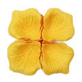 Miniatyrbillede 1 af 5: 1200 stk./12 poser Attraktive Kunstige Rosenblade Bred Anvendelse Ikke-vævet Stof Realistiske DIY Falske Blomsterblade til Bryllup Yellow