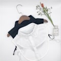 Pikkukuva 4 / 5: Naisten tekoviulus Irrotettava puolikas Trendikkäät vaatetusasusteet Pointed flower collar black