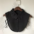 Miniatyrbilde 5 av 5: Dame falsk krage Avtakbar halv Brodert Utsøkt Stoff Black