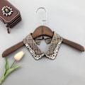Miniatyrbilde 1 av 5: Dame falsk krage Rutete/Brun Hmade Rhinestone Ornament Liten Brown Plaid back open