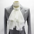 Pikkukuva 1 / 4: Naisten tekoviulus Irrotettava puolipaita Yliampuva sifonki White large towel hanging