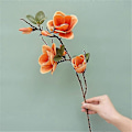 Miniatyrbilde 4 av 5: Kunstig Blomst Sjarmerende Realistisk Stoff 3 Hoder Fabel Magnolia Blomster for Stue Orange