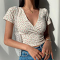 Miniatyrbild 2 av 4: Sommar Retro Blommig V-hals Kortärmad T-shirt Slim Slimming Wild Hög Midja Damtopp Y2k Stil Korta Toppar Streetwear T-shirt White XL