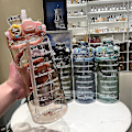Miniatyrbild 2 av 3: 2l stor kapacitet vattenflaska halmkopp Plast vattenkopp tidsskala (färg B-transparent svart) null none