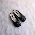 Miniatyrbild 1 av 5: Tabi Ninja Skor Kvinna Mikrofiber Läder Bekväma plattor Delad tå Tofflor Mjuk botten Loafers Rejäla shorts dammockasiner 35-40 black slippers 9