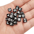 Miniatyrbild 1 av 7: 6/7MM blandad bokstav Akryl Alfabet Kvadratisk kub Platt Rund Lösa Spacer Pärlor För Smycken Göra DIY Armband Halsband Fynd 7x7MM-MT55
