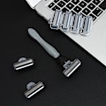 Miniatyrbild 5 av 7: Rakapparat Ny design för män Razor Rakning Fem lager Rakapparat Återanvändbar Razor Importerad Blade Gray