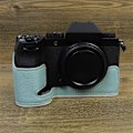 Miniatyrbillede 2 af 5: Type D PU Læder Bund Etui til Fujifilm X-S20 Kamera med Batteriåbning Halv Kropsdækning Style F