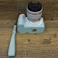 Miniatyrbillede 2 af 5: Type D PU Læder Kamerabunddæksel med Skruedesign Halv Kamerataske til Canon EOS 200D/200D II Style C