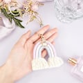 Miniatyrbillede 3 af 5: Vævet regnbue-kvast nøglering Boho regnbue-kvast charme Makrame regnbue-kvast nøglering Bilnøglering holder taske pung