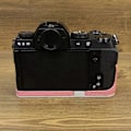 Miniatyrbillede 5 af 5: Type D PU Læder Bund Etui til Fujifilm X-S20 Kamera med Batteriåbning Halv Kropsdækning Style C