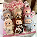 Miniatyrbilde 3 av 3: /NC/6 stk POP MART LABUBU The Monsters Spennende Macaron Plysjdukker Figur Leker Blind Boxes (Seks pakning blind box) 1 Seks pakning Six pack 1