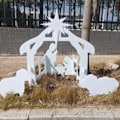 Miniatyrbillede 5 af 5: Udendørs Julekrybbe Hellig Familie Julekrybbe Vejrbestandig og Holdbar til Forhaven Græsplænen og Kirken