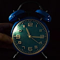 Miniatyrbild 4 av 5: Mordely Dual Clock Alarm Clock With Backlight, Battery Powered (excluding Battery), Suitable For Heavy Sleepers - Blue
