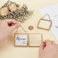 Miniatyrbillede 3 af 6: 2 stk. væghængte mini-fotorammer 6x6cm dobbelt glas billedramme med kæde folde ramme rammer til pressede blomsterbilleder hjem vægdekoration