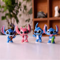 Pikkukuva 4 / 5: 10 kpl / set Lilo ja Stitch Figuurilelut Kakkupäälliset Kodinsisustuskoristeet Lapsille Aikuiset Lelut Lahjat