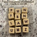 Miniatyrbilde 4 av 5: Kryssord Solitaire-spillet, Kryssord Solitaire-terninger, Scrabble-spill med etui