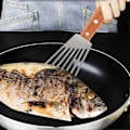 Miniatyrbild 3 av 5: Rostfritt Stål Fiskspatel Vändare, Trähandtag Fiskspatel, Spårad Vändare, Köksmetallspatel