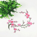 Miniatyrbilde 5 av 6: Brodert kirsebærblomst-lapp