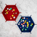 Miniatyrbillede 5 af 6: 2 stk. terningbakke PU læder terning foldbar sekskant bakke terningholder til terningspil som RPG, DND og andre brætspil (