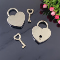 Miniatyrbillede 4 af 7: Sæt med 2 hængelåse med hjerteformet nøgle, i metal og zink, til